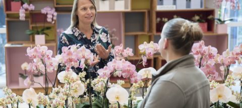 Miranda van Beek in bloemenwinkel